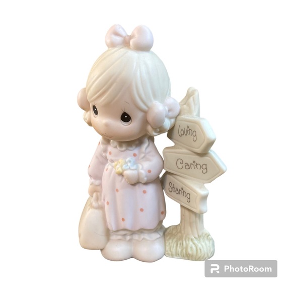 Vintage Precious Moments figurine “Loving, caring and sharing along the … - Picture 1 of 8